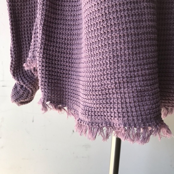 Free People Strappy Loose Oversized Raw Hem Sweater Sz XS Lavender Cold Shoulder - Picture 5 of 9